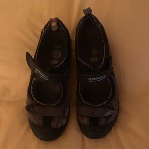 Merrill great hiking or kicking around shoes.